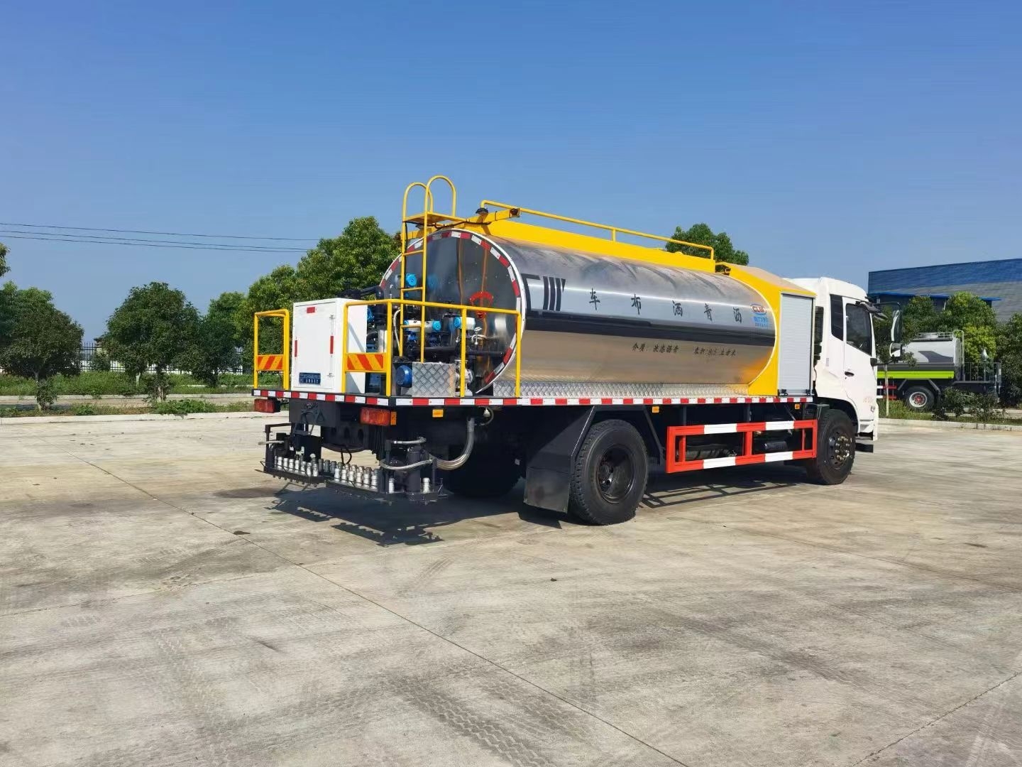 吉林延邊朝鮮族自治州藍牌瀝青灑油車銷售電話