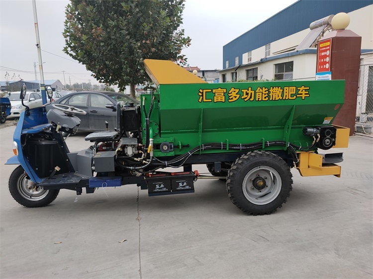 好轉(zhuǎn)彎的三輪撒糞車   自走式撒肥機(jī)