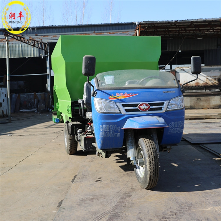 三輪式牛舍撒料車 青儲草料喂牛車 電動牛舍喂料車