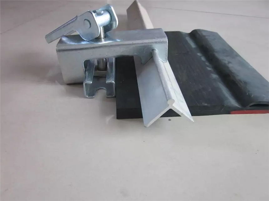 電廠皮帶機(jī)用夾持器