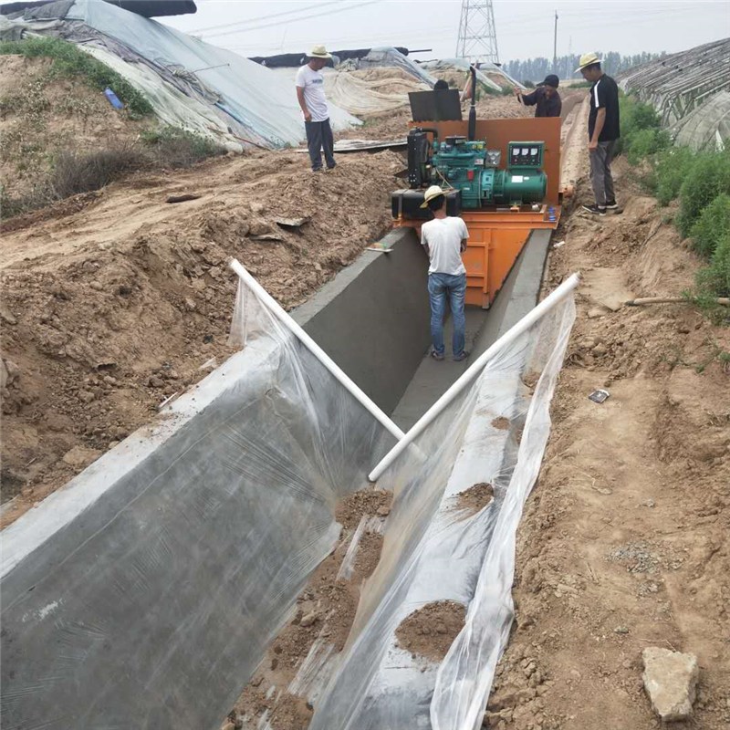 現(xiàn)澆式水渠成型機 液壓自走式渠道襯砌機 廠家定制