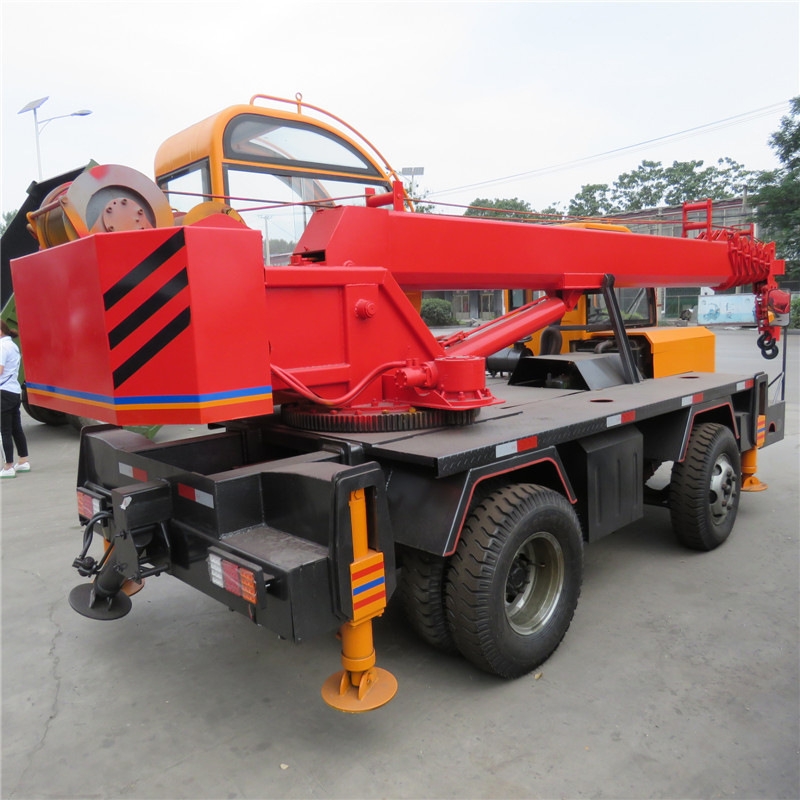 建筑工地空中作業(yè)8噸吊車 油電兩用起重機(jī) 雙節(jié)支腿底盤吊車