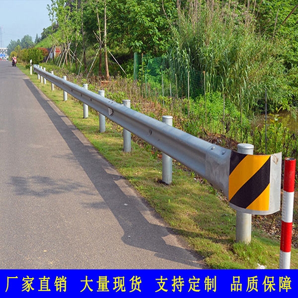 清遠(yuǎn)波形護(hù)欄廠家 非標(biāo)鄉(xiāng)村公路防撞波形梁護(hù)欄 韶關(guān)廠區(qū)道路防護(hù)欄