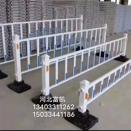 石家莊公路護(hù)欄現(xiàn)貨批發(fā)/市政護(hù)欄/石家莊道路隔離護(hù)欄廠家/石家莊隔離欄桿