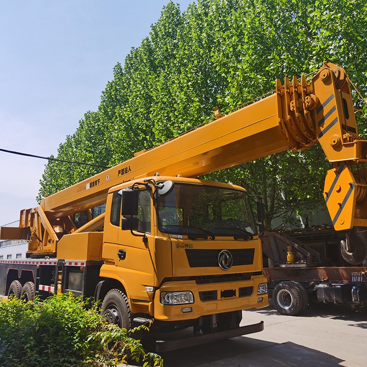 山東吊車廠家 25噸吊車價(jià)格  25噸汽車吊 全國(guó)銷售