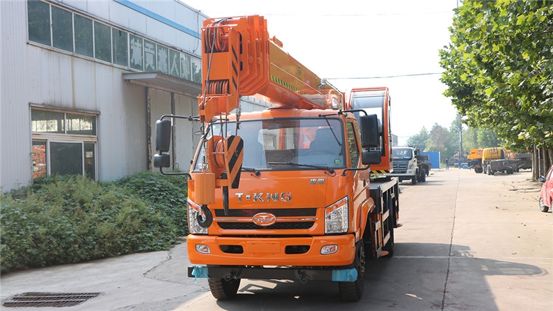 供應(yīng)唐駿10噸汽車吊 10噸吊車能吊多高 低價(jià)銷售質(zhì)量保證