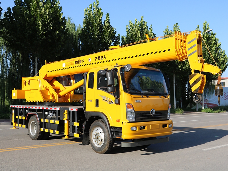 新款國六汽車吊 12噸吊車哪個牌子好 東風(fēng)12噸汽車吊質(zhì)量保證