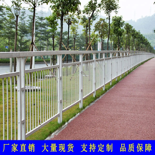 公園防踩踏鋅鋼圍欄 佛山中央綠化帶隔離柵價(jià)格 三水公路防護(hù)欄