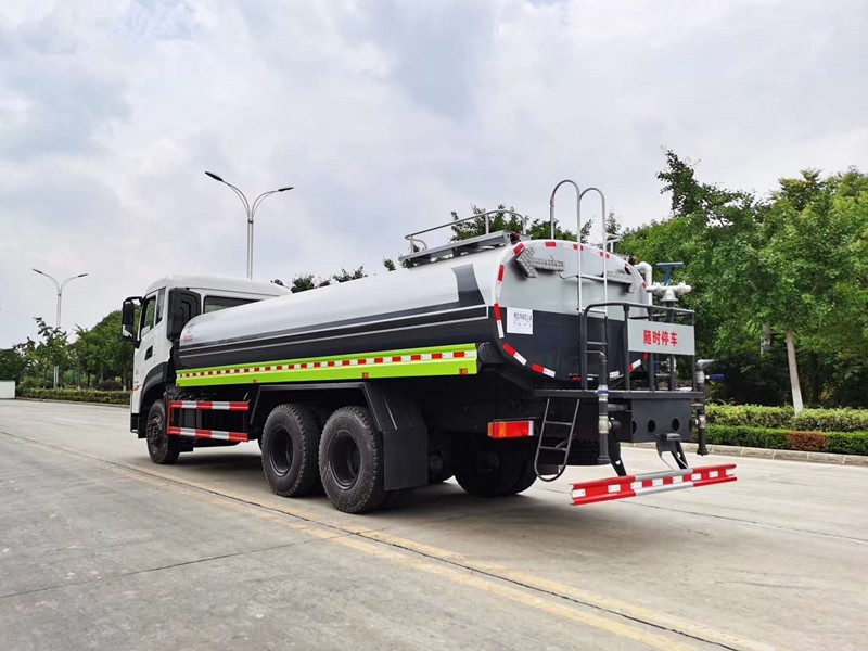 東風天龍國六灑水車