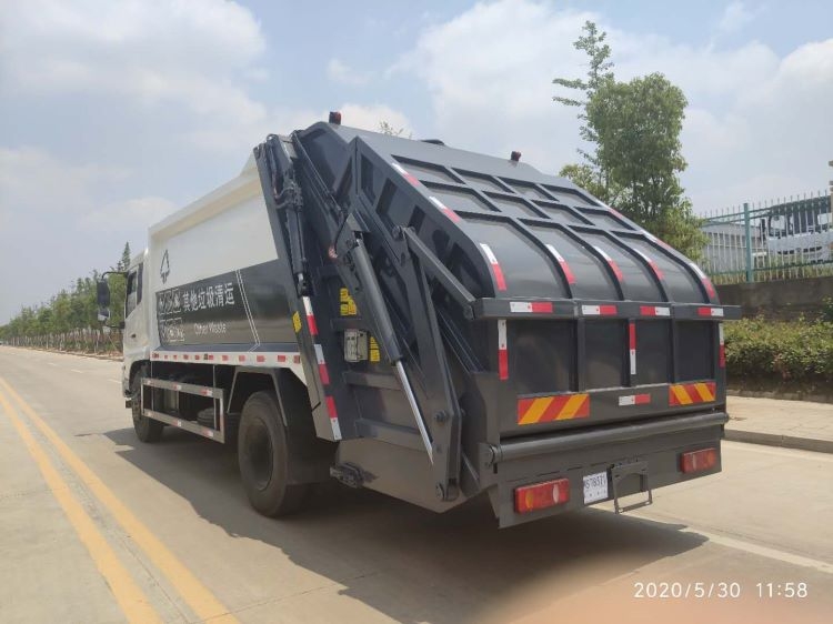 遼寧建筑垃圾車奧馳零配件性價(jià)比超高的垃圾車