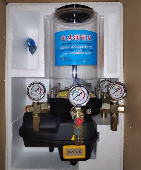 電源電壓24V黃油泵 工程機(jī)械用電動(dòng)潤(rùn)滑油泵 油脂泵廠(chǎng)家