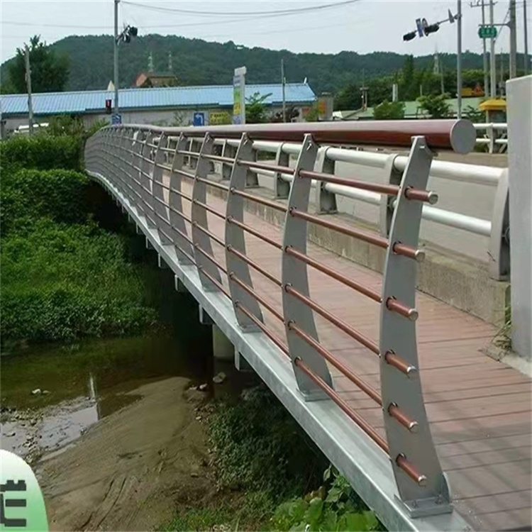 新聞;菏澤道路護(hù)欄廠家每米單價(jià)