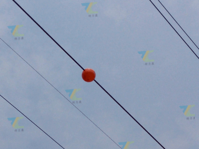 電力技防系統(tǒng)高壓線警示器，雷達(dá)探測器檢測到的線下行人及車輛信息，自動啟動聲光警示