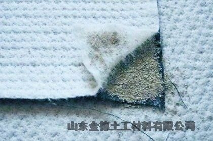 1.5mm厚黑膜甘肅復(fù)合防滲墊低溫下易施工膨潤(rùn)土毯3.5公斤