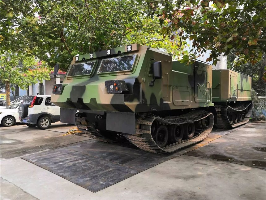 1.5噸水陸兩棲雙節(jié)履帶車全地形應(yīng)急通訊指揮車人員運(yùn)輸