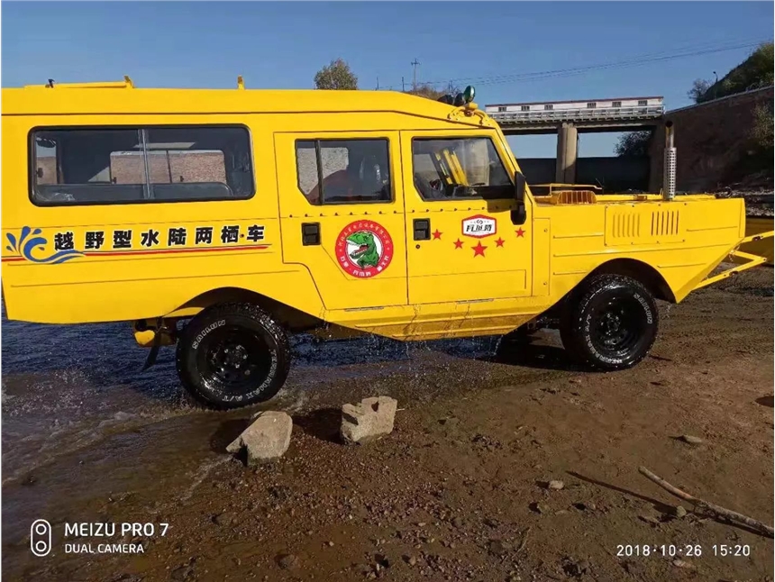 承載人數(shù)達10人的水陸兩棲越野車  應急搶險