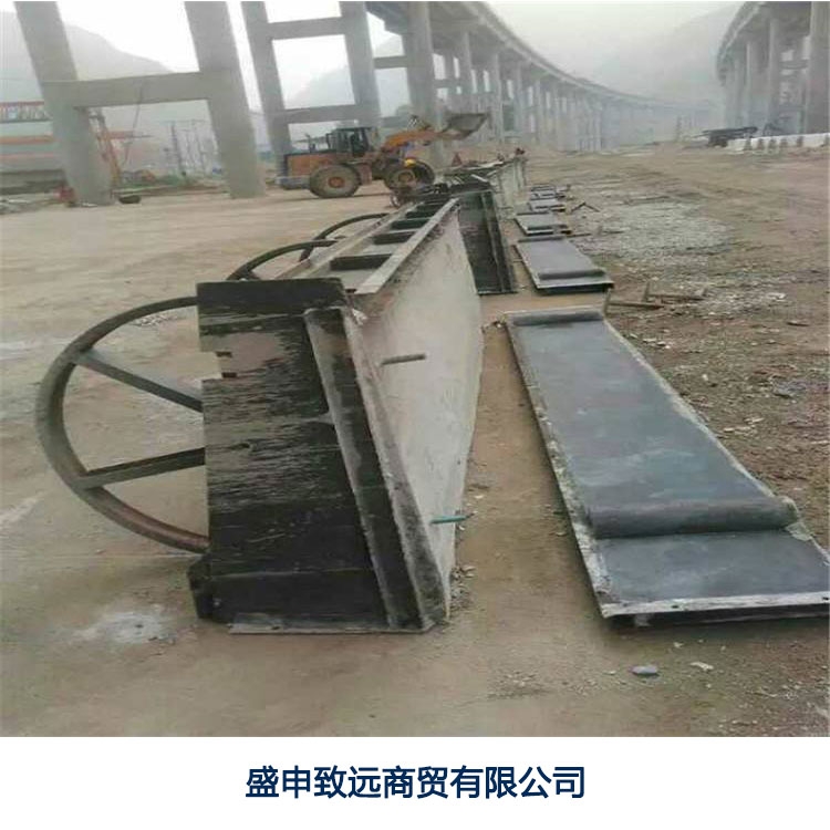 隔離墩模具水泥隔離墩鋼模具批發(fā)欄桿隔離帶模具廠