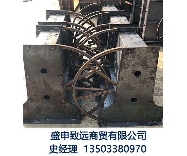 隔離墩鋼模具廠移動(dòng)式隔離帶模具廠防撞隔離墩鋼模具規(guī)格