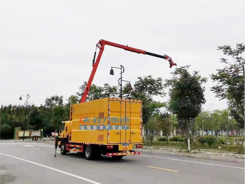 東莞園林?jǐn)鄻渲Ψ鬯檫\輸車—帶升高平臺樹枝粉碎車報價