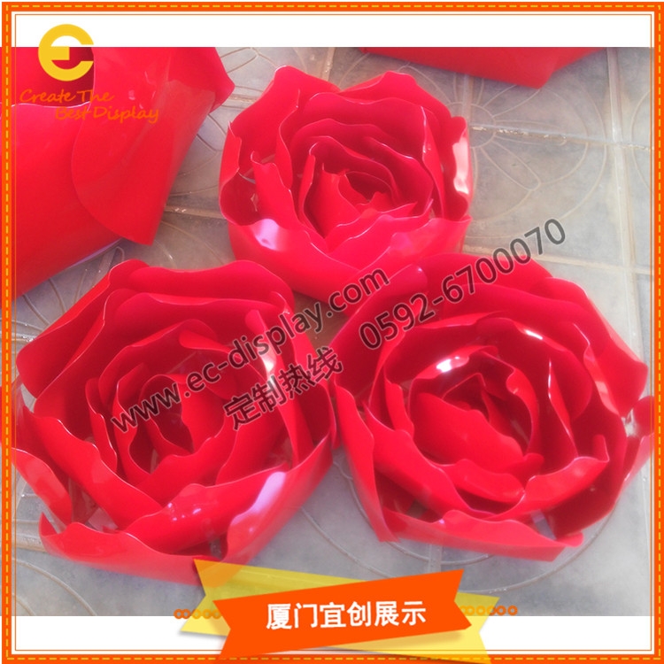 商場(chǎng)美陳櫥窗道具亞克力紅花系列加工定制工廠