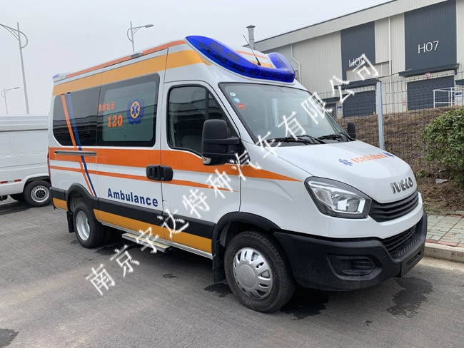 M1-33S依維柯牌救護(hù)車(chē)   南京救護(hù)車(chē)廠家  全國(guó)送貨包上戶