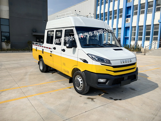 依依維柯電力工程車 NJ5046XGCZ5A-2  工程搶險(xiǎn)車 電力搶修車