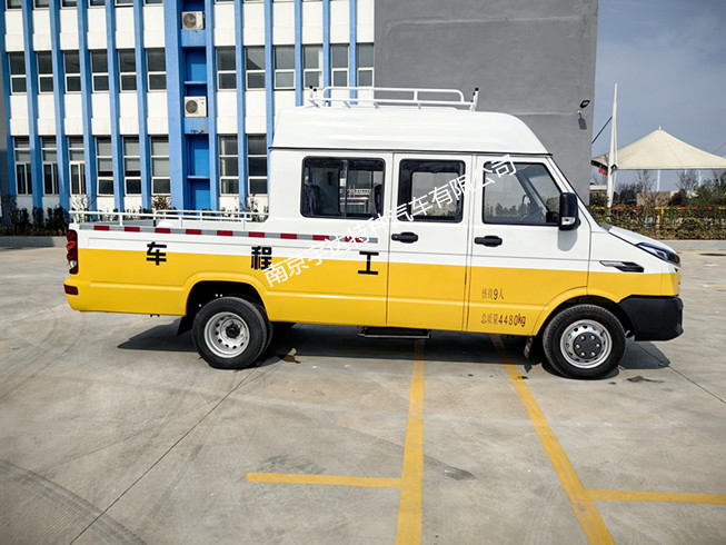 依維柯得意9座工程車    電力工程搶險(xiǎn)車  市政救險(xiǎn)車  NJ5046XGCZ5A-2