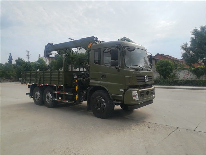 東風(fēng)六驅(qū)隨車吊、6x6越野隨車吊、全驅(qū)隨車吊