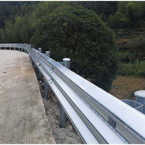 波形護(hù)欄熱鍍鋅高速公路鄉(xiāng)道景區(qū)護(hù)欄板道路護(hù)欄鋅鋼交通波紋護(hù)欄