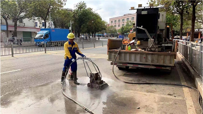 瀝青路熱熔標(biāo)線清除 高壓水除線施工隊(duì) 馬路舊線翻新