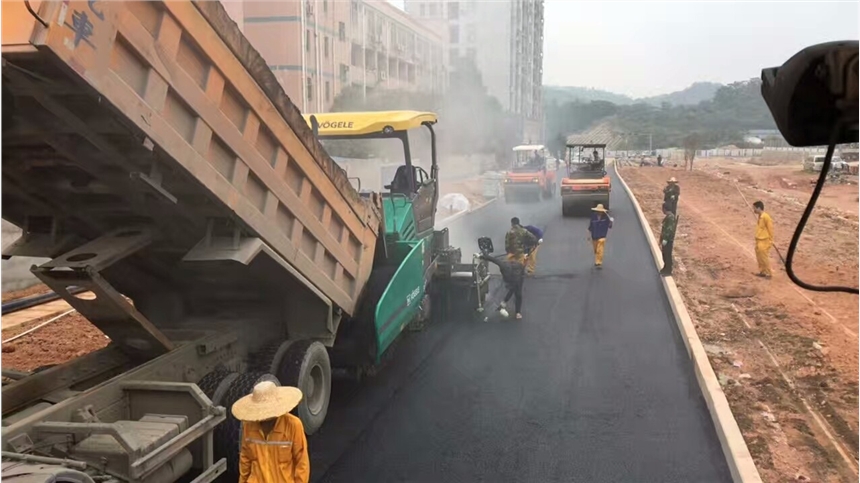 光明瀝青料運(yùn)輸車出租 平湖瀝青灑布車出租