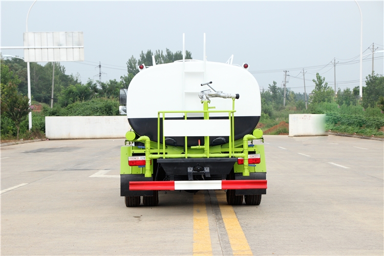 牡丹江灑水車銷售點_灑水車生產(chǎn)廠家