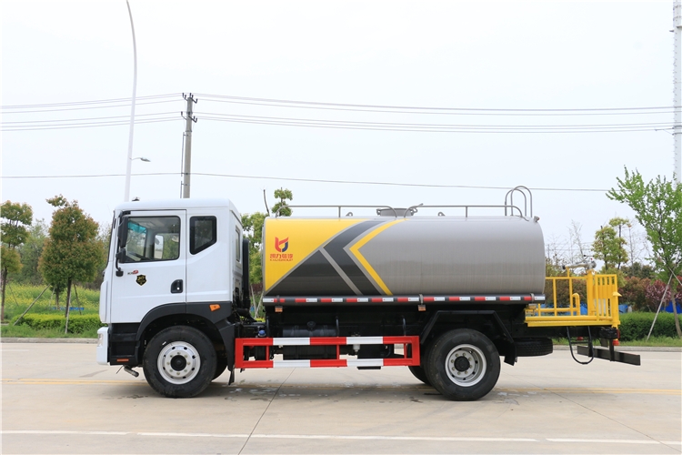 蘭州灑水車哪里有賣(mài)_灑水車廠家銷售點(diǎn)_免購(gòu)置稅