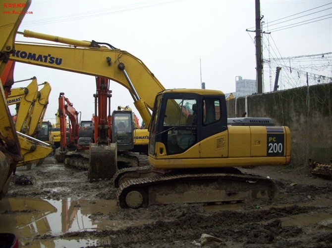 [廣州二手小松200挖掘機價格]//江西二手挖掘機市場