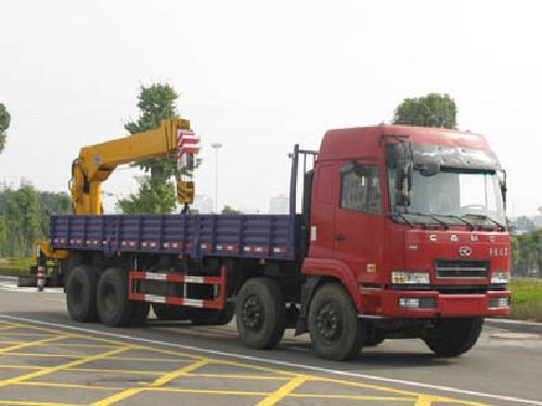 華菱前四后八隨車起重運(yùn)輸車(12T吊機(jī))