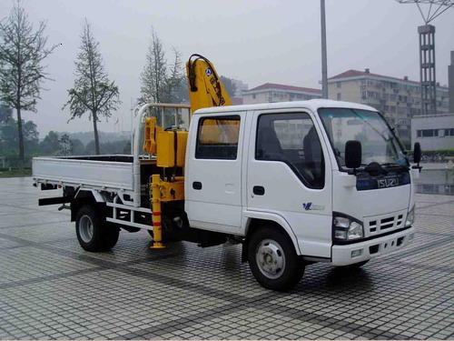 慶鈴五十鈴雙排隨車起重運(yùn)輸車(2T吊機(jī))