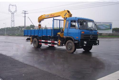 新車吊車報(bào)價(jià)隨車起重運(yùn)輸車廠家