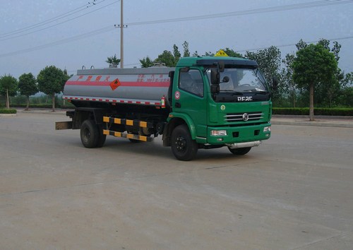 7.45立方米石油運(yùn)輸車 運(yùn)油車廠家報(bào)價(jià) 襄陽油罐車廠家直銷