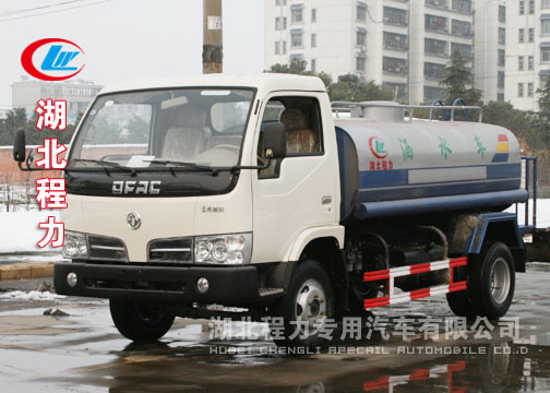 河池哪里有灑水車賣，東風(fēng)福瑞卡5方小型灑水車廠家直銷，灑水車報(bào)價(jià)