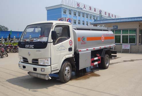 5噸加油車，東風(fēng)小型油罐車圖片，運油車廠家直銷價格配置參數(shù)