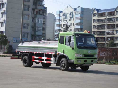 4噸油罐車廠家直銷價格配置參數(shù)，小型加油車圖片，運油車報價