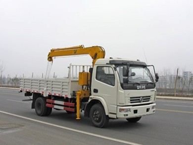 東風(fēng)多利卡隨車起重運(yùn)輸車隨車吊