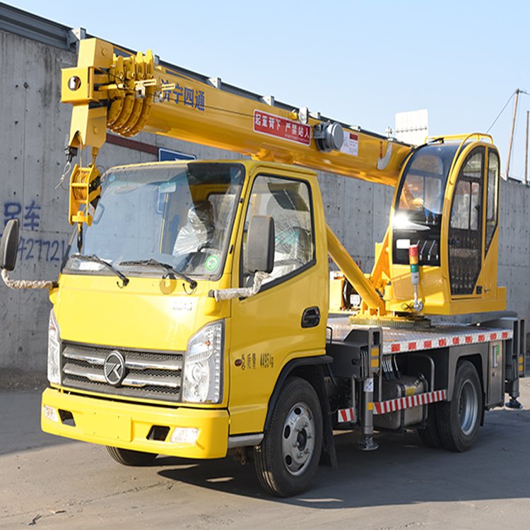 四通機(jī)械供應(yīng)5噸凱馬汽車吊藍(lán)牌多功能起重機(jī)碼頭工地用起吊機(jī)