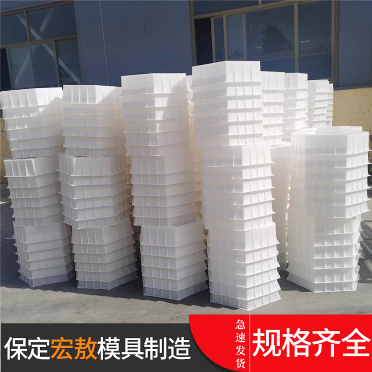 河道生態(tài)護(hù)坡模具六棱塊鋼模具結(jié)構(gòu)穩(wěn)定循環(huán)利用尺寸多樣宏敖