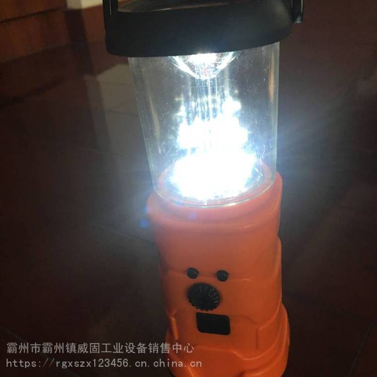 抗震救災應急燈太陽能手搖發(fā)電提燈戶外自發(fā)電手提燈野營燈威固