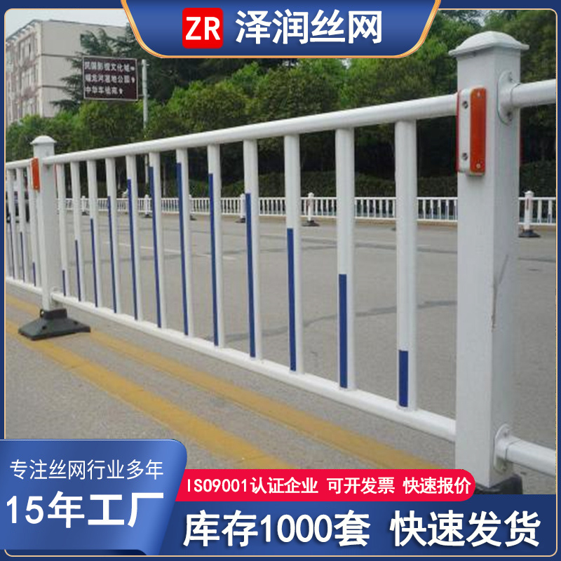 市政護(hù)欄安裝pvc道路塑鋼隔離變電箱0.8米高3米長(zhǎng)加工定制澤潤(rùn)