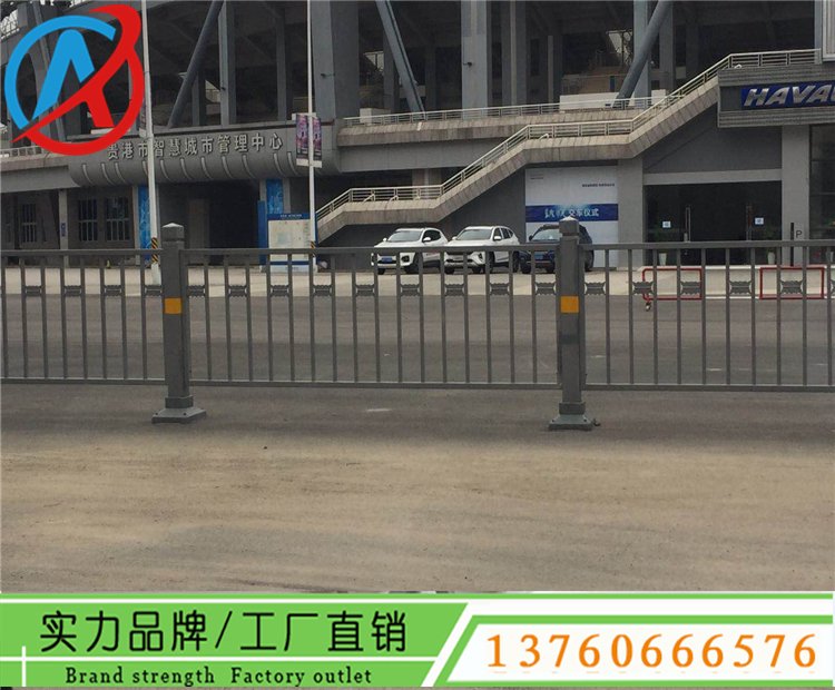 東莞馬路鏤空式防撞欄多款式南城路邊防護(hù)鐵制欄桿