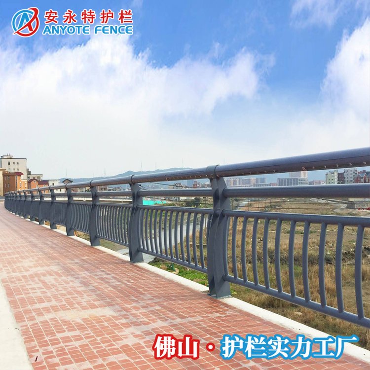 橋梁防撞護(hù)欄河道河堤防護(hù)欄天橋景觀不銹鋼圍欄定制廠家