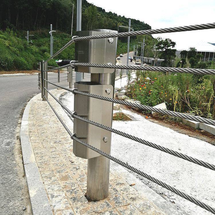 纜索護欄生產實體廠家公園景區(qū)繩索防護欄索道圍欄防撞欄桿