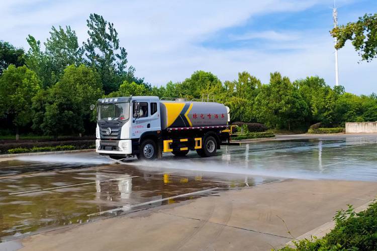 東風(fēng)華神T5灑水車12噸東風(fēng)華神綠化噴灑車自動焊接工藝